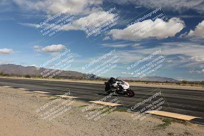 media/Nov-16-2025-Race Pace (Sun) [[8c5fa54630]]/Non Verified Riders (1st 20 Minutes)/3-Turn 3 Inside (11am)/